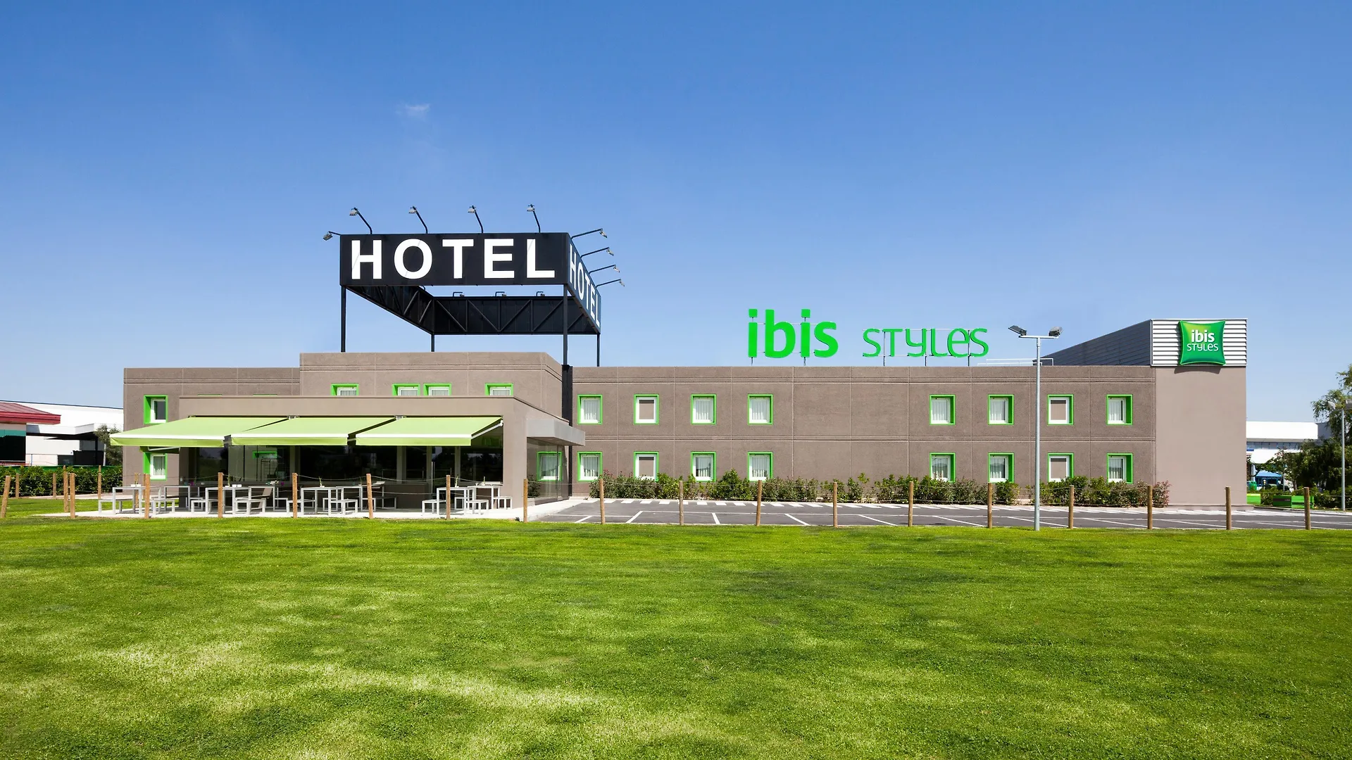 Hotel Ibis Styles Lleida Torrefarrera 2*,